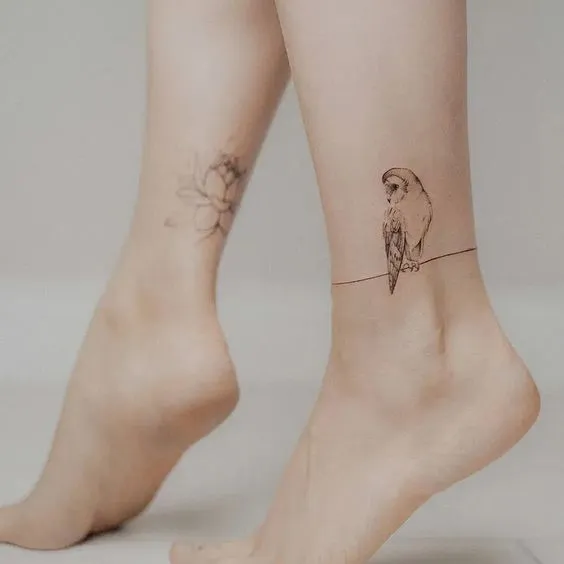 tattoo pássaro tornozelo