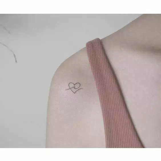 tatuagem coração com onda