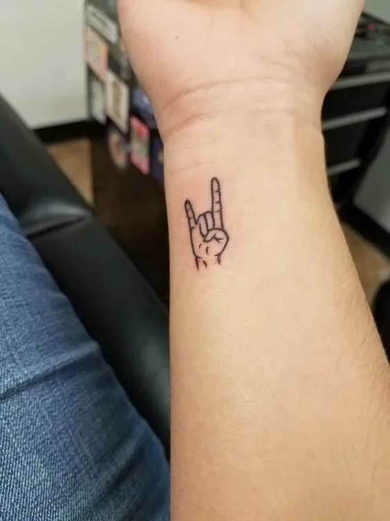 tattoo gesto do rock