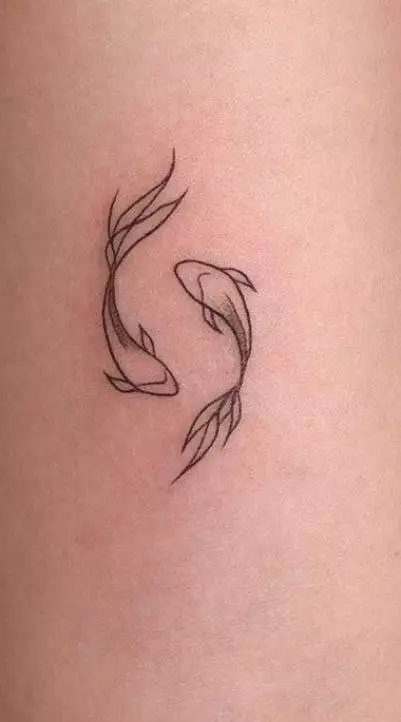 tatuagem peixes nadando