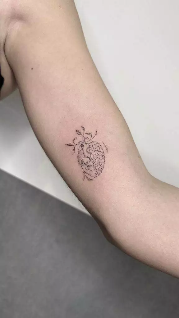 tatuagem feminina pequena