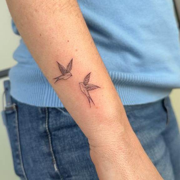tatuagem pássaros minimalista