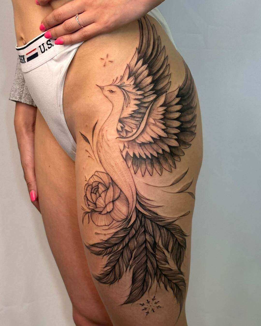 tatuagem feminina fênix fineline