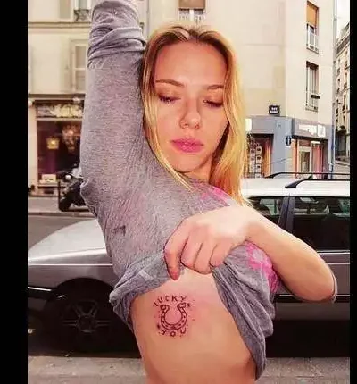 Scarlett Johanson e sua tattoo