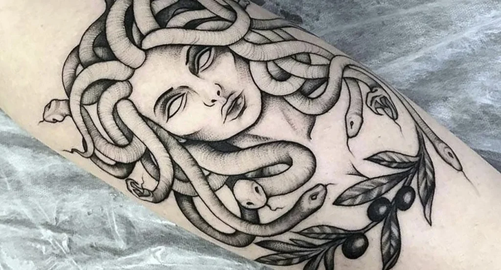 tatuagem medusa braço
