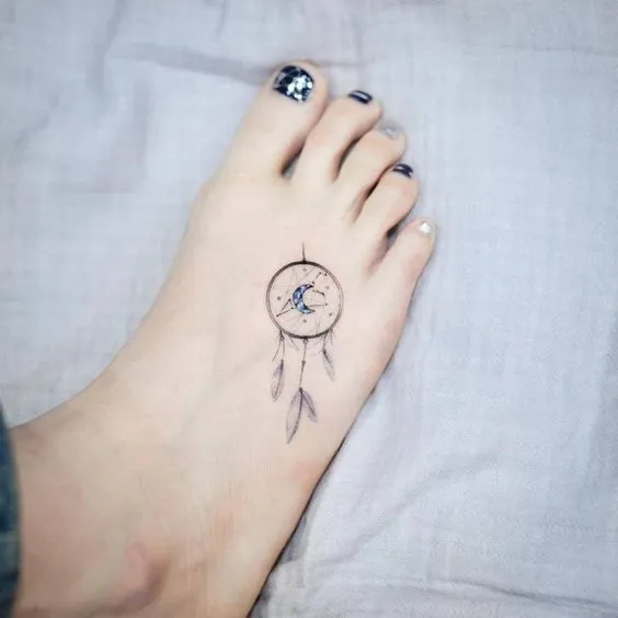 Tatuagem nos pés de filtro dos sonhos