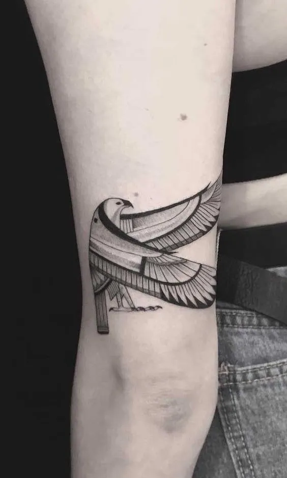 Tatuagem pássaro egípcio