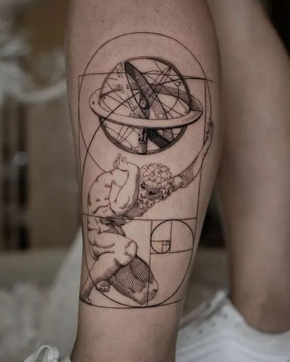 Tatuagem estilo conceito de Atlas, onde vemos também traços finos e uma sequência fibonacci