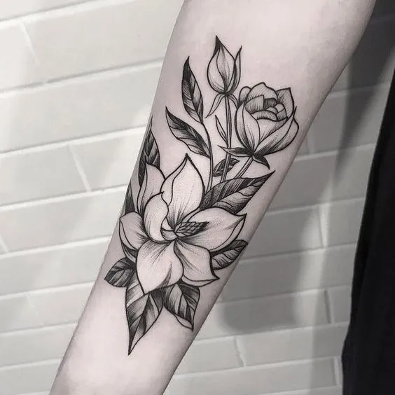 tatuagem no braço feminina