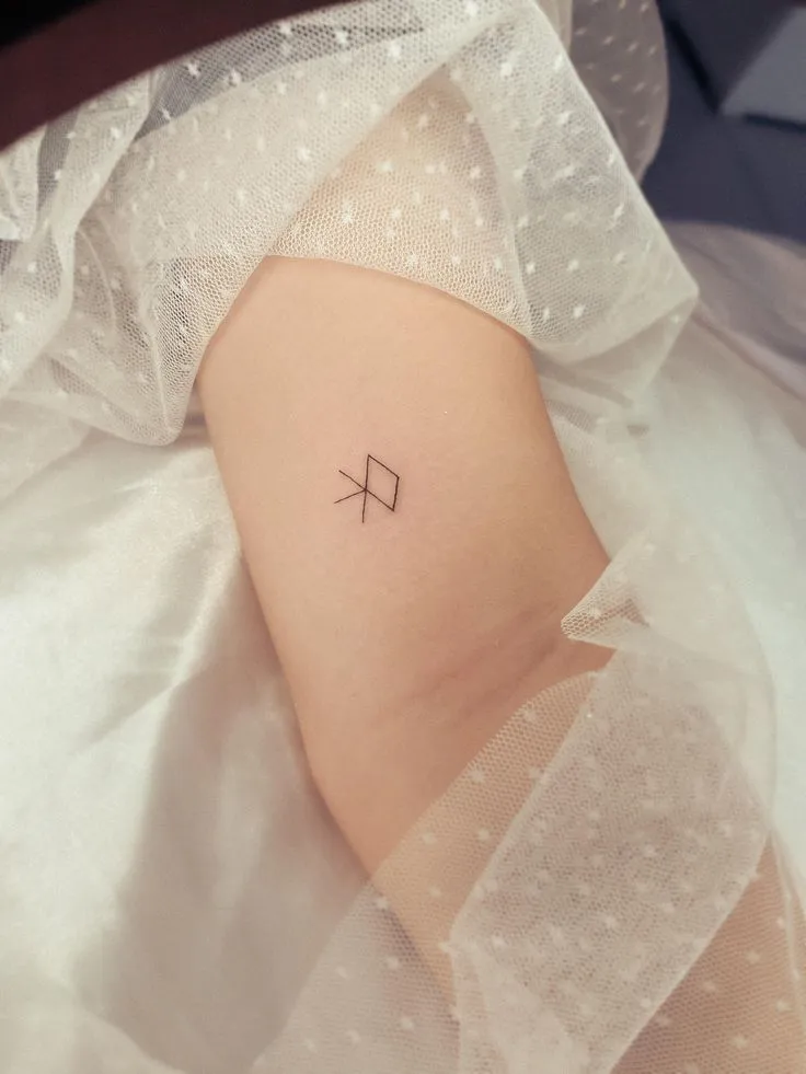 Tatuagem de logo do Exo L