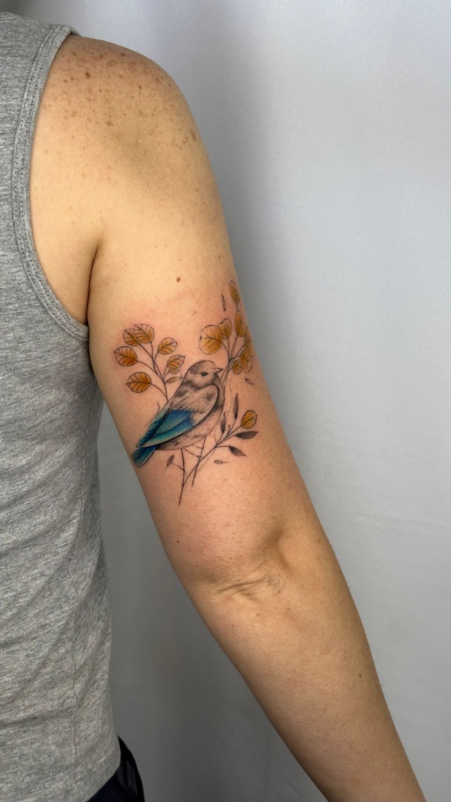 Tatuagem one line de pássaro no Porto — Gi Bianco