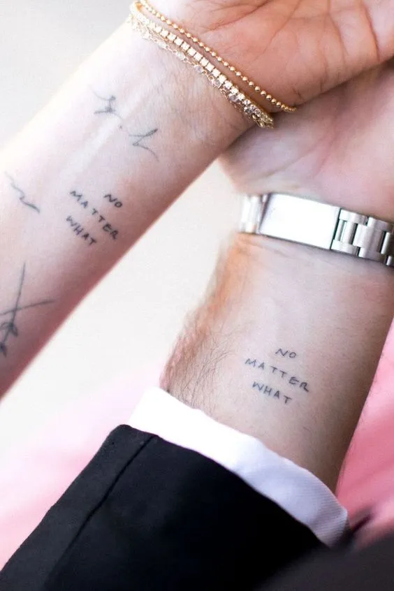 Tatuagem de casal com frases