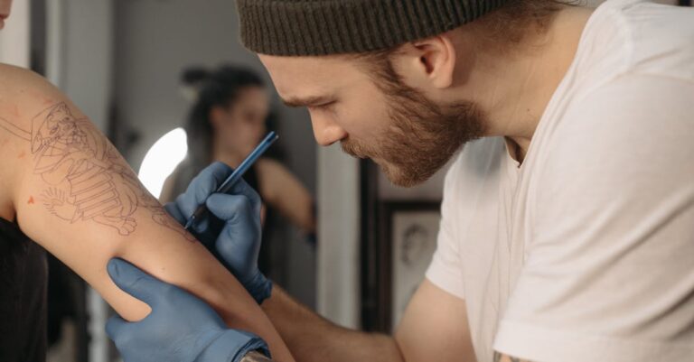 Quanto custa uma tatuagem fine line no Porto: o que influencia o orçamento e como pedir uma avaliação