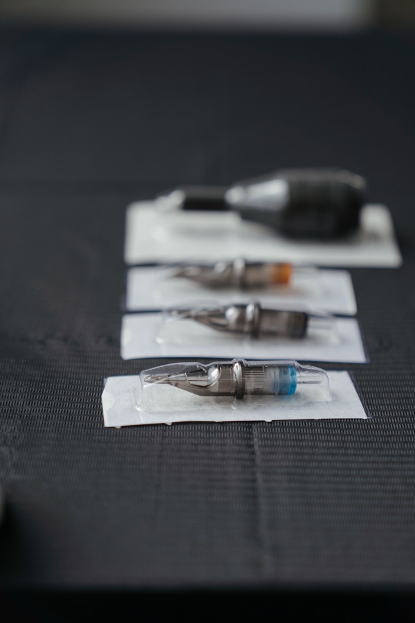 Material descartável de tatuagem.